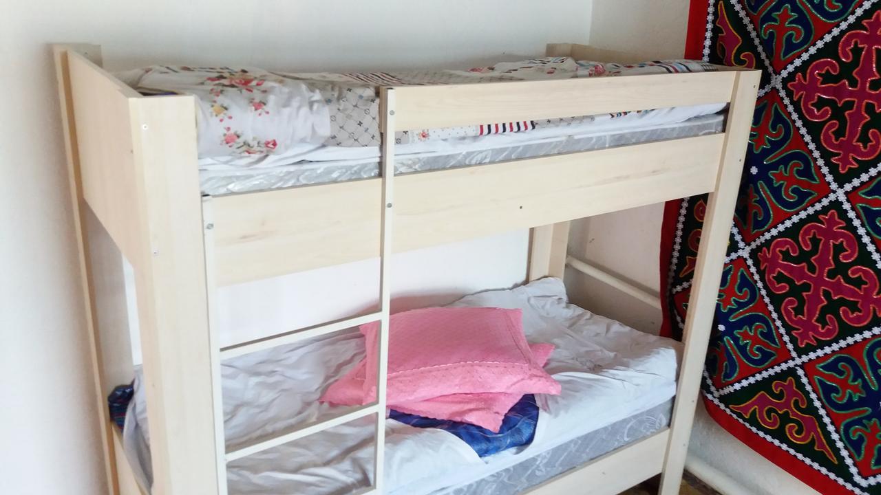 Happy Hostel In Kochkor Luaran gambar